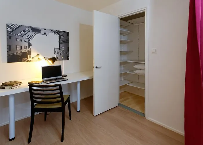 フォレノム サービスド クルーヌンハカ *